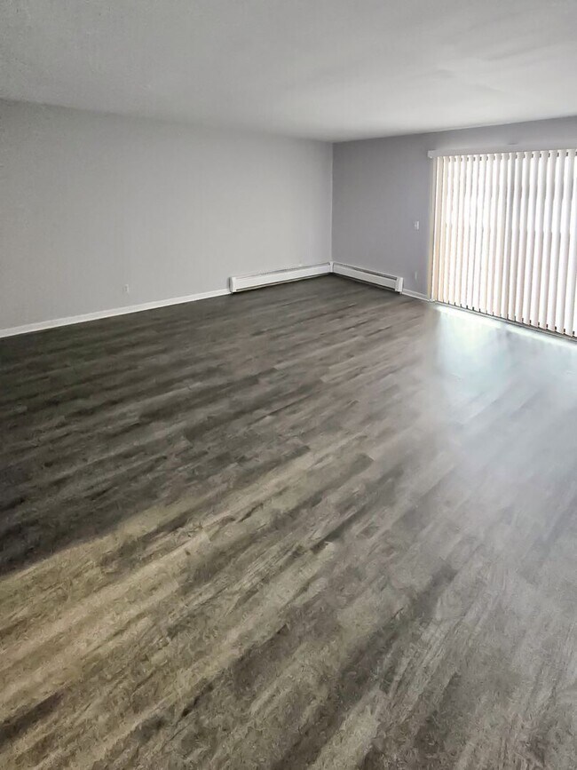 Foto del edificio - 136 N Lake St