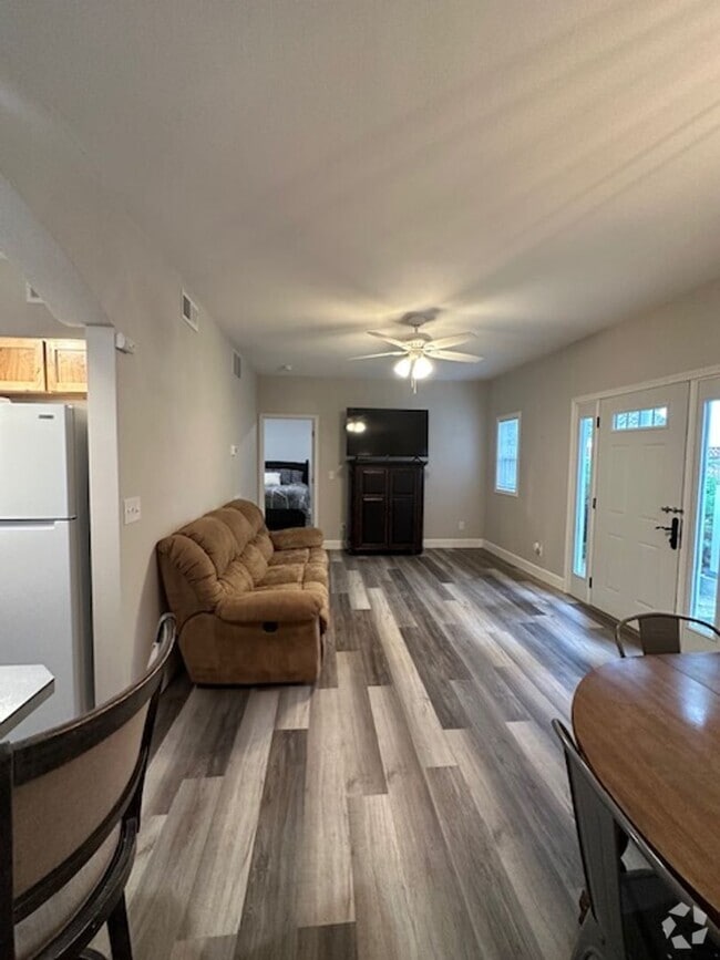 Building Photo - 2018 10th Ave N