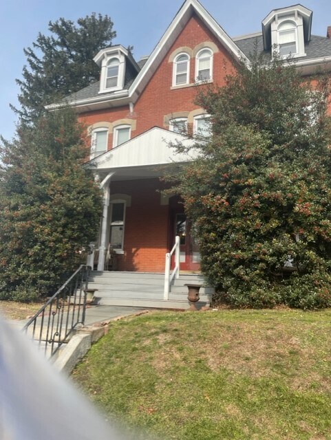 Primary Photo - 5 E Fourth St