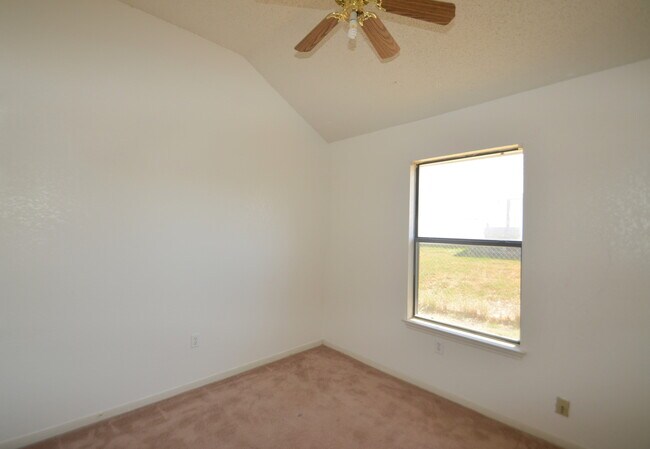 Building Photo - AMAZING 4 BED/ 2 BATH HOME IN WESTERN HILLS ESTATES- COVE!