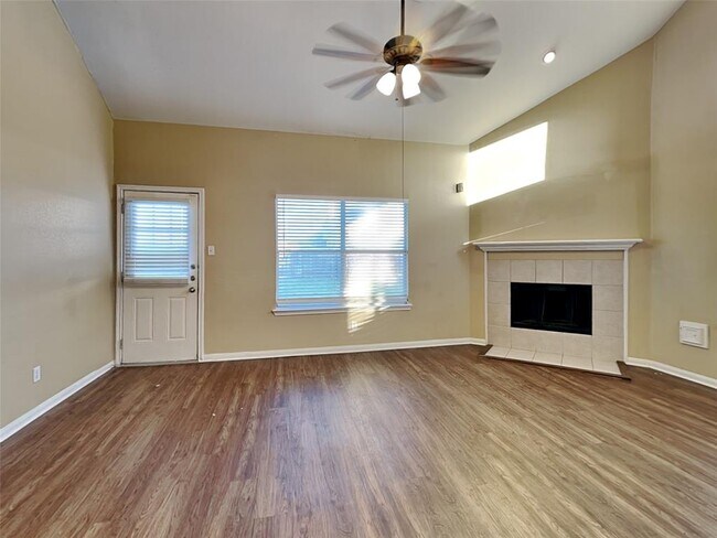 Foto del edificio - 3906 E Lindbergh Ct