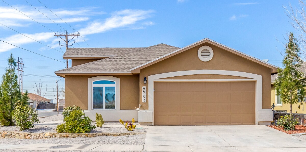 Primary Photo - Charming 4 Bedroom Corner Lot Home For Rent
