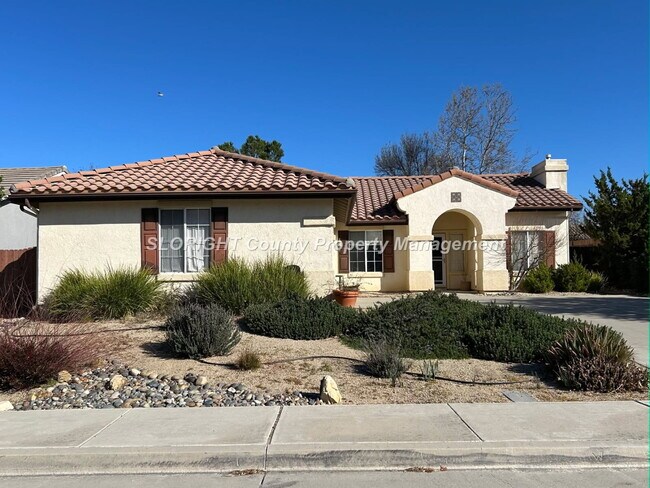 Foto del edificio - AVAILABLE NOW - Beautiful 4Bed, 2Bath Paso Robles Home