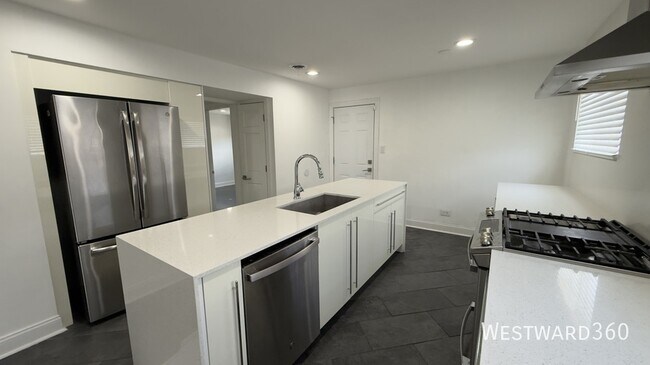 Foto del edificio - 660 Clyde Ave