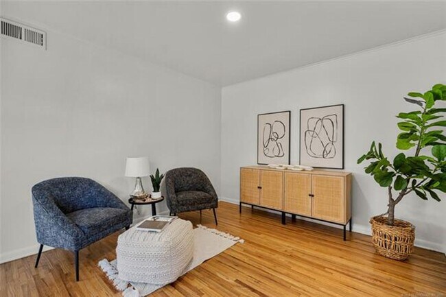 Foto del edificio - Beautifully Renovated 3-Bed, 2-Bath Home in Midtown Tulsa!