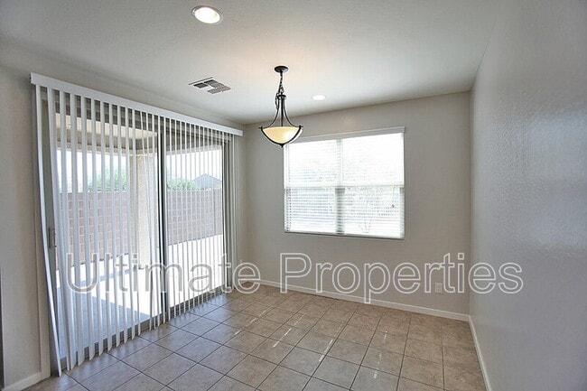 Foto del edificio - 23761 W Watkins St