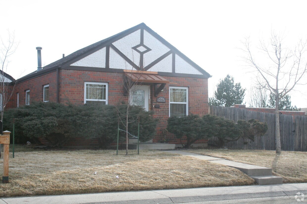 Primary Photo - North Suburb Apartments