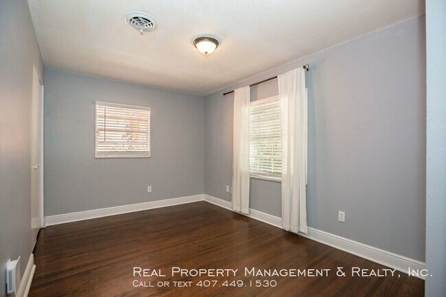 Building Photo - 3 BR / 2 BA Home in the Hourglass District