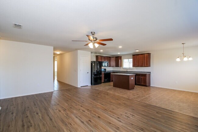 Building Photo - 1449 Vernon Dr