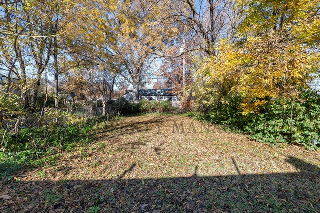 Building Photo - 2640 E Grail St