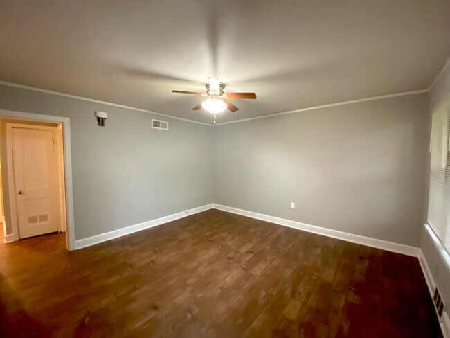 Foto del edificio - 1032 N Evergreen St