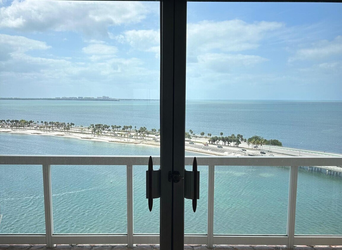 Primary Photo - 2451 Brickell Ave