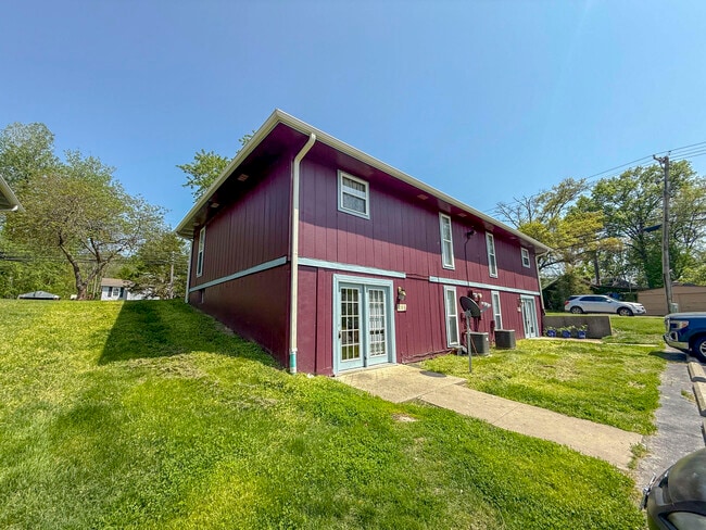 Building Photo - 319 West Blvd N