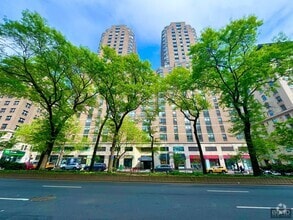 Building Photo - 247 W 87th St