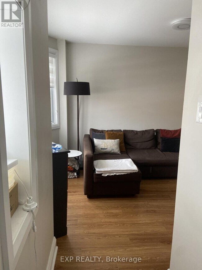 Building Photo - 838 St. Laurent Blvd