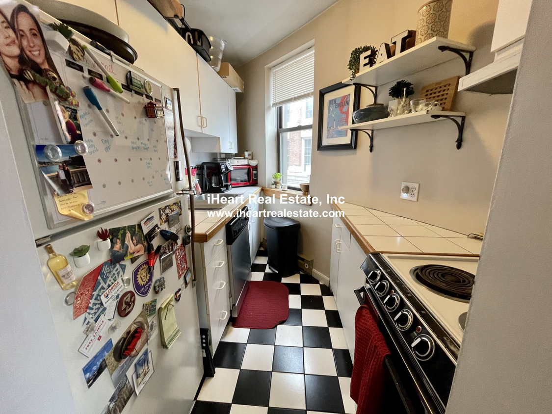 Primary Photo - 13 Thacher St