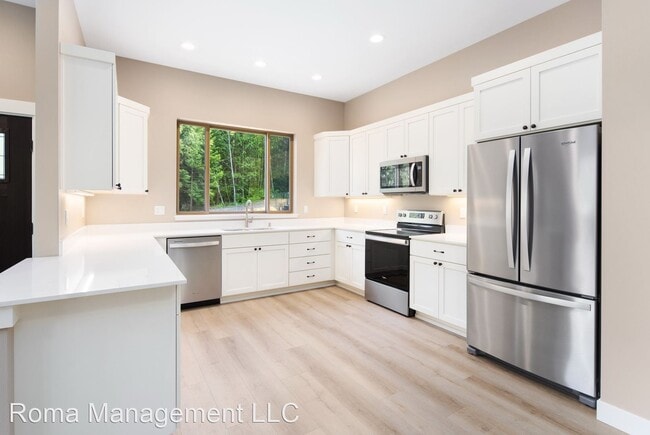 Building Photo - 425 W Lake Samish Dr