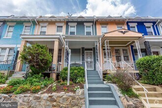 Building Photo - 625 Gresham Pl NW