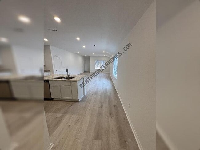 Building Photo - 310 Sarah Alyse Ln