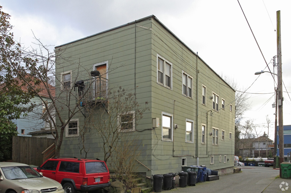 Building Photo - 1014 E John St