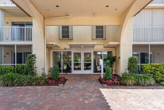 Building Photo - 951 De Soto Rd