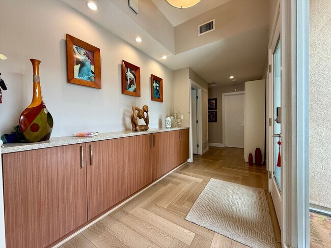 Building Photo - Luxury Furnished 4 Bedroom Home with Pool ...