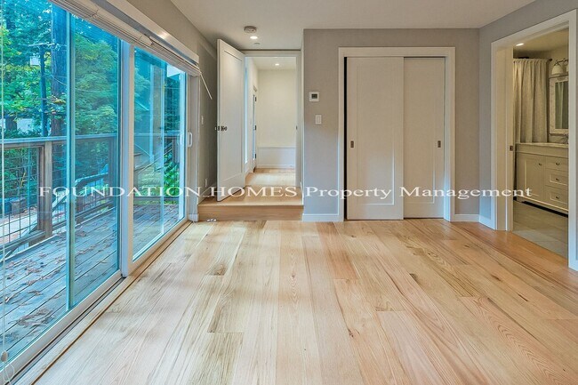 Building Photo - 3 br, 2 bath House - 268 Madrone Ave