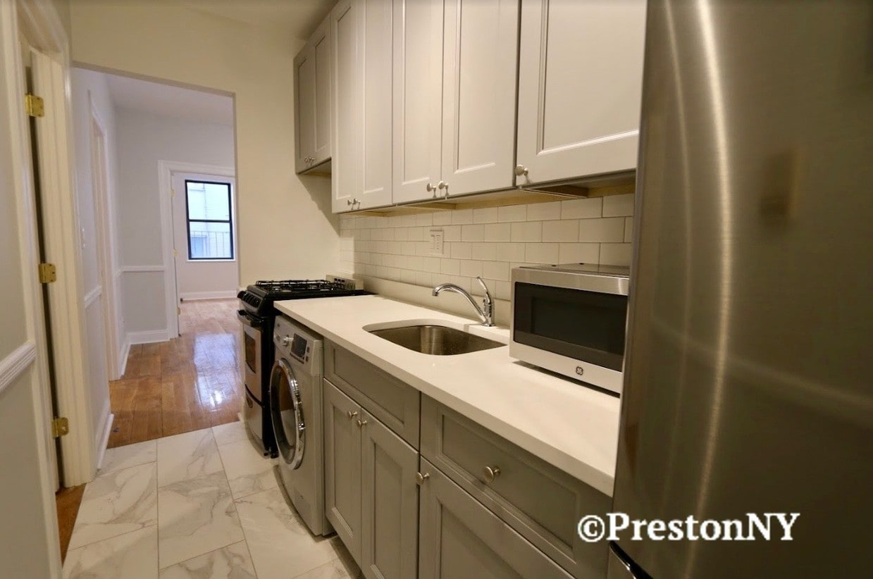 Primary Photo - 26 Thompson St