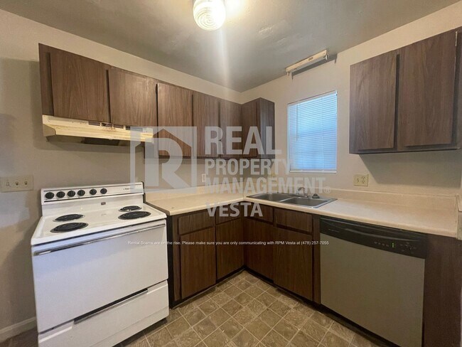 Building Photo - Updated Three Bedroom Duplex in Bonaire