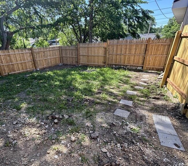 Building Photo - 5315 Leighton Ave