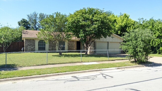 Building Photo - Nice 4 Bedroom home in Birdville ISD