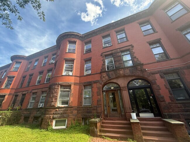 Foto del edificio - 1799 Beacon St