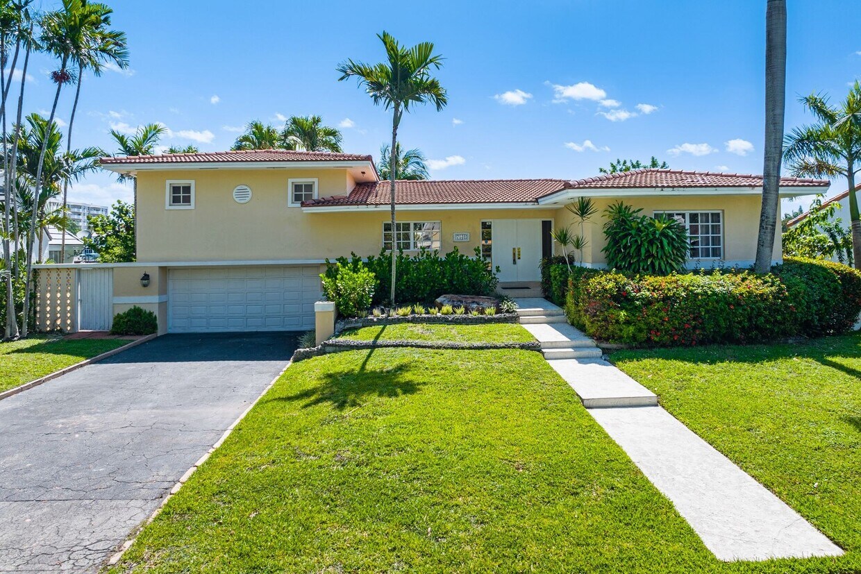 7531 Beach View Dr, North Bay Village, FL 33141 House for Rent in North Bay Village, FL