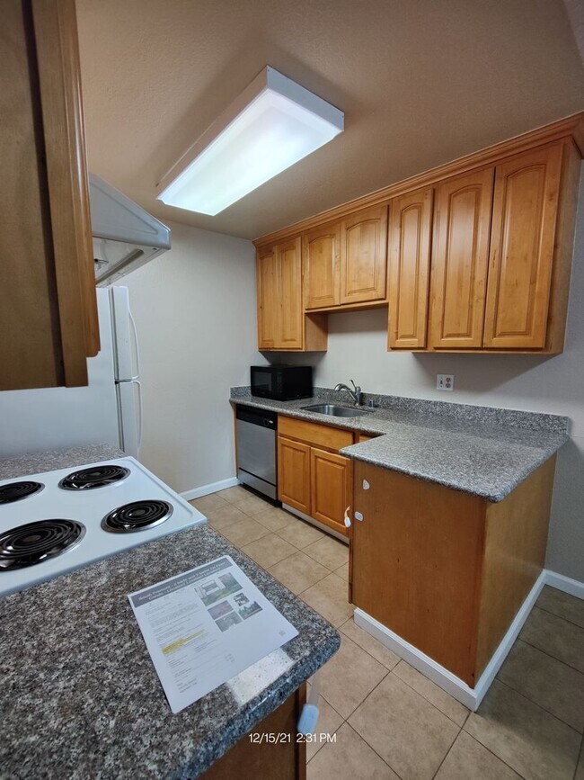 Building Photo - South Fremont - 2 beds and 2 baths 1st Flo...