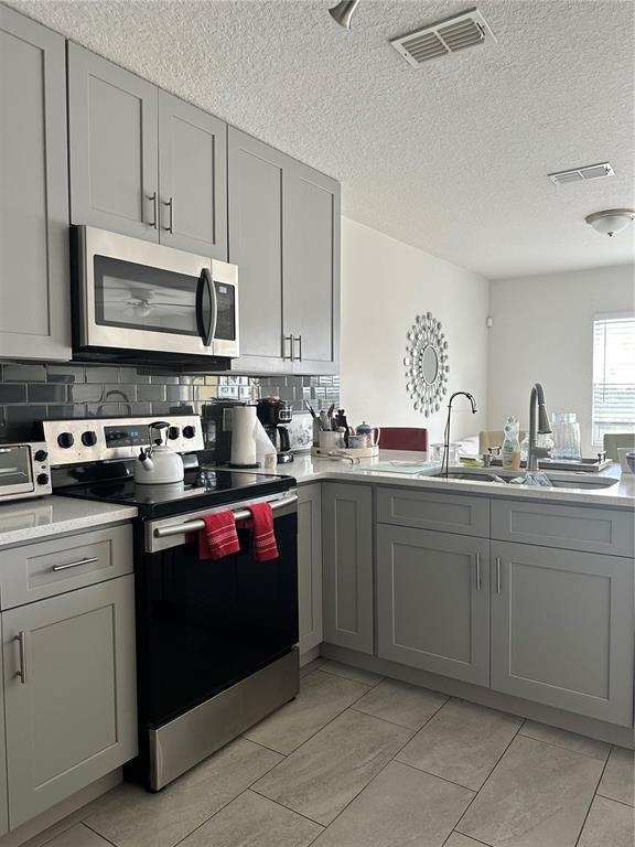 Foto del edificio - 504 Cresting Oak Cir