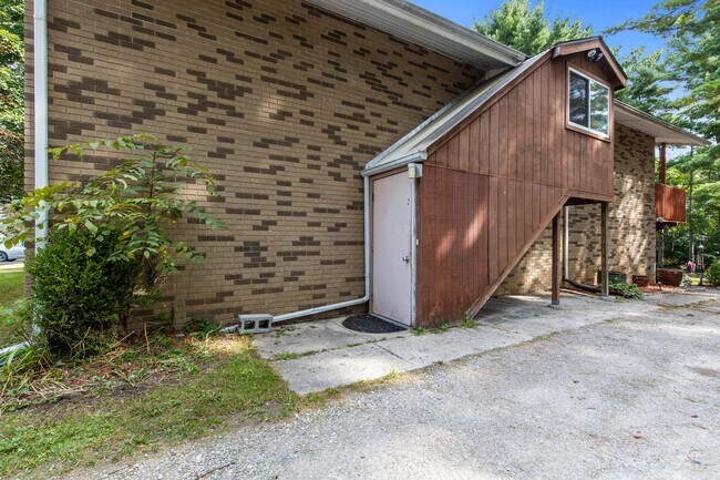 private entrance - 8820 Garfield Dr