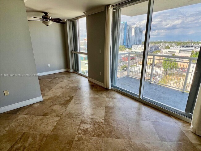 Foto del edificio - 1688 West Ave