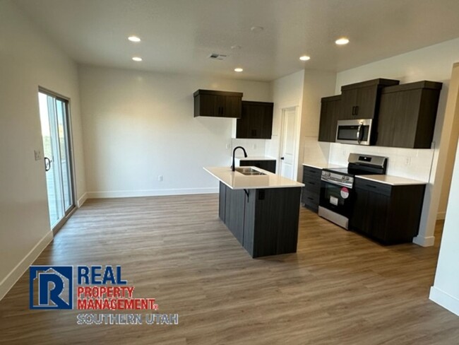 Foto del edificio - Brand New Townhome in South Desert