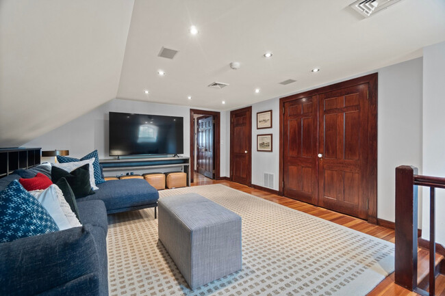 Building Photo - 91 Algonquin Rd