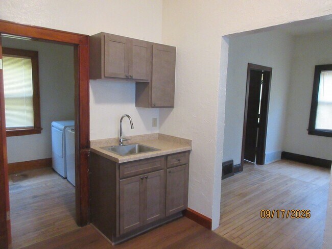 Foto del edificio - 819 E Wright St