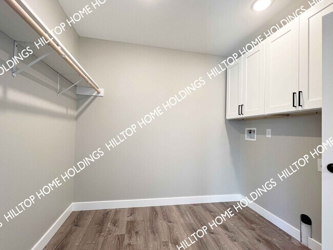 Foto del edificio - 61 Hilltop Rd