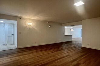 Building Photo - 10390 Wilshire Blvd