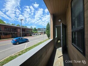 Building Photo - 662 E 63rd St