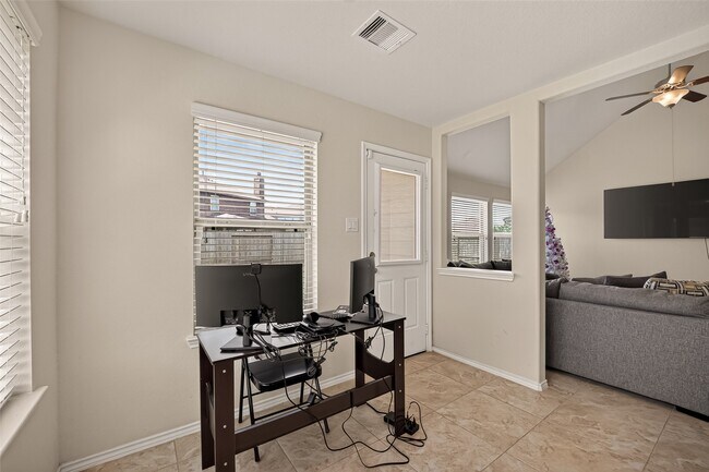 Building Photo - 322 Marble Springs Ln