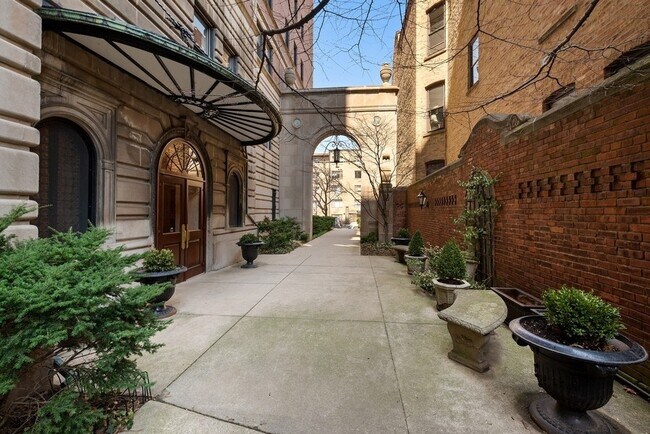 Foto del edificio - 431 W Oakdale Ave