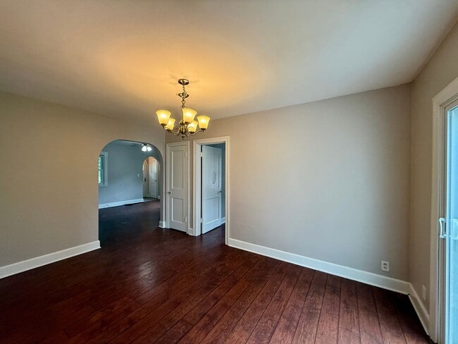 Building Photo - Lower 2 bedroom near Downtown Beloit