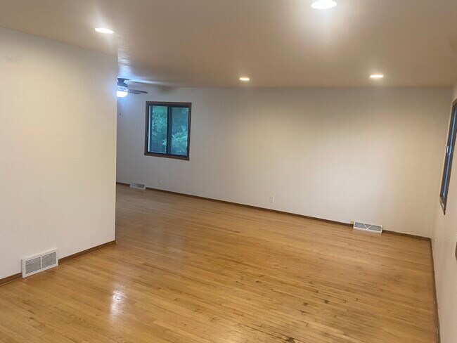 Foto del edificio - 500 Westport Dr