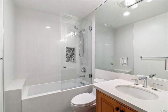 Building Photo - 4359 Fairlawn Dr
