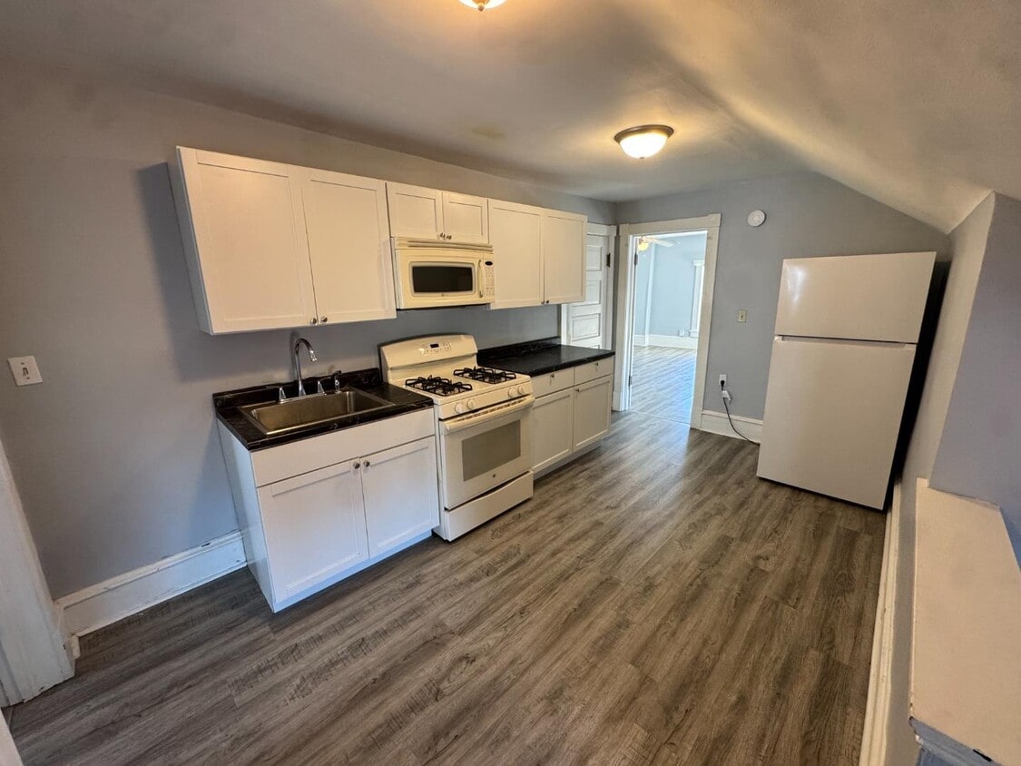 Foto principal - 602 E Grove St