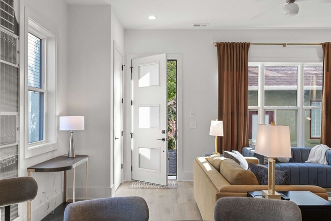 Building Photo - 1315 16th Ave S